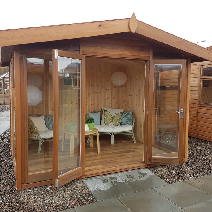 This Studio Apex is constructed in cedar cladding, one of 5 timber cladding choices available. Optional upgrades include tongue & groove lining and insulation and a deluxe laminate floor.