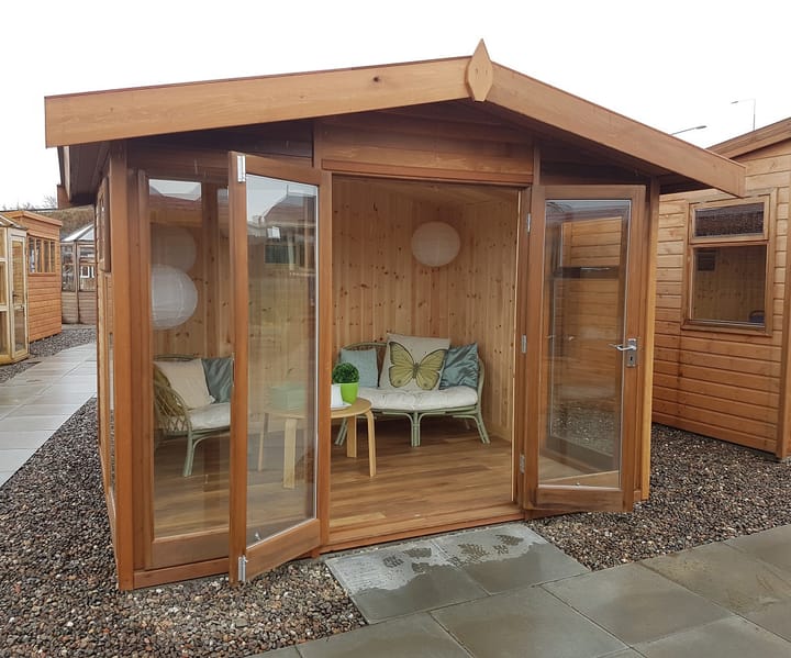 This Studio Apex is constructed in cedar cladding, one of 5 timber cladding choices available. Optional upgrades include tongue & groove lining and insulation and a deluxe laminate floor.