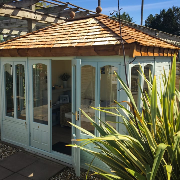 This 10ft x 8ft Malvern Ashton summerhouse is painted in Fern Green colour. The building has also had laminate flooring added.