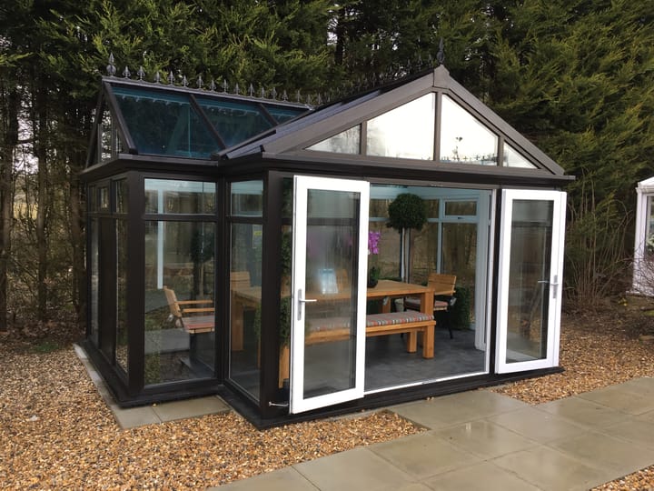 If you want uninterrupted views of your garden, then the Oxfordshire may well be the ideal garden room for you. With glass to ground double glazed windows wrapped around the building, this allows plenty of natural light to flood in.