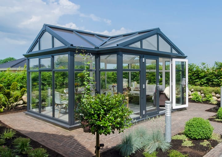 If you want uninterrupted views of your garden, then the Oxfordshire may well be the ideal garden room for you. With glass to ground double glazed windows wrapped around the building, this allows plenty of natural light to flood in.