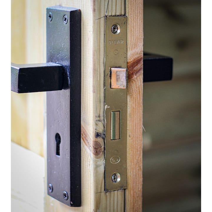 Chrome or Black japanned door handles and hinges (as pictured) are standard fittings with our Heavy Duty sheds.

Also a standard feature, is a secure 3-lever mortice lock.