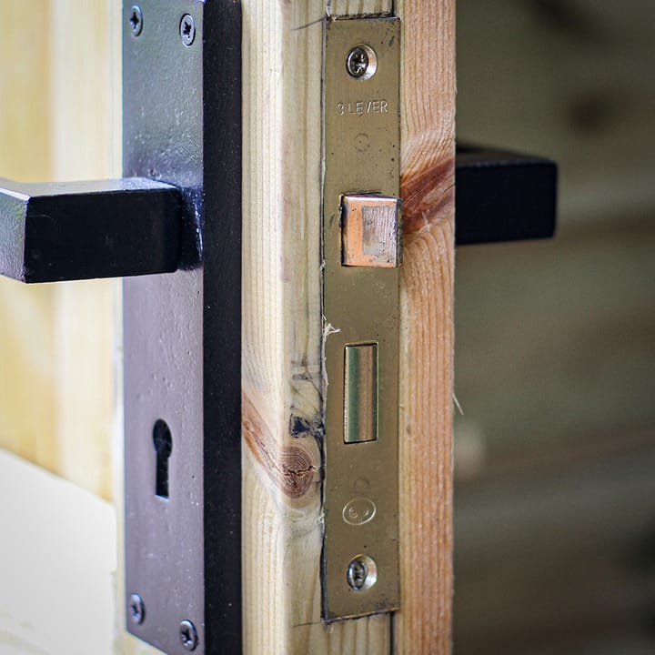 Black japanned door handles and hinges are standard fittings with our Stanford and Holt Workshop sheds.

Also a standard feature, is a secure 3-lever mortice lock.
