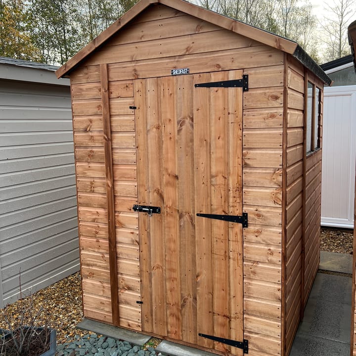 The Shedfast Apex shed is available in a range of sizes to suit all. 
Pictured here is the 5ft x 6ft model. The interchangeable windows and doors mean they can be positioned in any combination to suit your needs. The door is positioned in the gable end of this shed, but can easily be fitted to the side.

Black roofing felt is supplied as standard and the double pane windows are toughened safety glass with a pvc bottom cill.