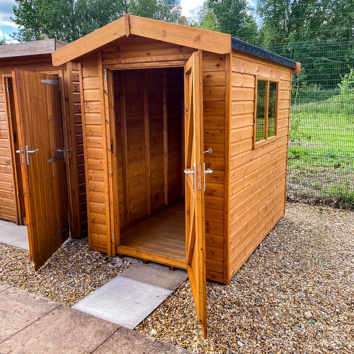 This 5ft x 7ft Heavy Duty Apex is constructed in heavy duty redwood cladding. A roof overhang and opening windows(s) are standard features. Ironmongery is available in a choice of black or as pictured here chrome.