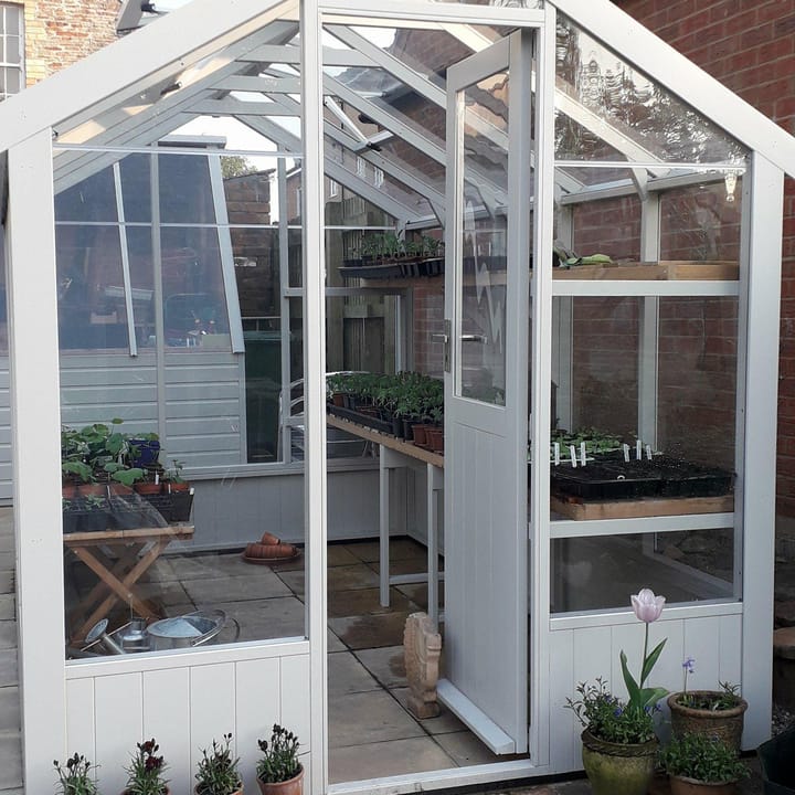This 6ft x 10ft Swallow Kingfisher greenhouse has the optional 'Purbeck Stone' painted finish.Optional high level shelving a has been added to this greenhouse.