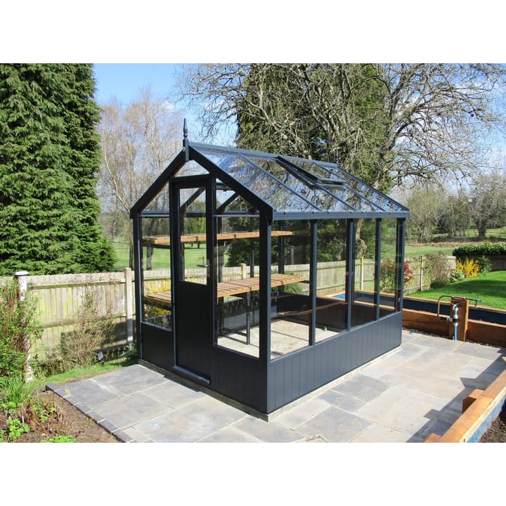 This 6ft x 8ft Swallow Kingfisher greenhouse has the optional 'Railings' painted finish. Optional high level shelving has been added to this greenhouse.