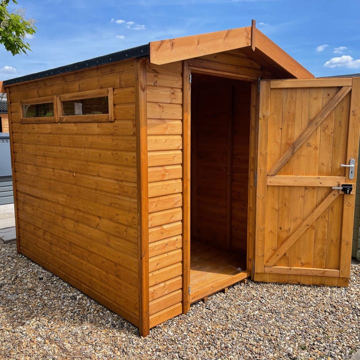This 6ft x 8ft Heavy Duty Apex is constructed in heavy duty redwood cladding. A roof overhang is a standard feature, security windows have been selected instead of standard opening windows. Ironmongery is available in a choice of chrome or as pictured here black.