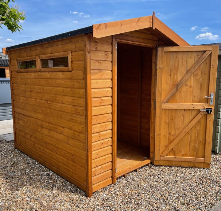 This 6ft x 8ft Heavy Duty Apex is constructed in heavy duty redwood cladding. A roof overhang is a standard feature, security windows have been selected instead of standard opening windows. Ironmongery is available in a choice of black or as pictured here chrome.
