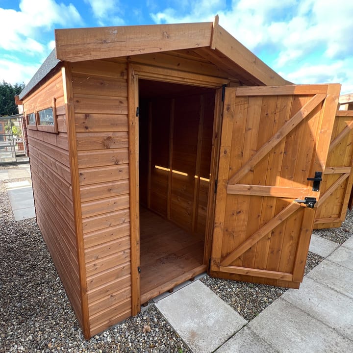 This 6ft x 8ft Heavy Duty Apex is constructed in heavy duty redwood cladding. A roof overhang is a standard feature, security windows have been selected instead of standard opening windows. Ironmongery is available in a choice of black or as pictured here chrome.