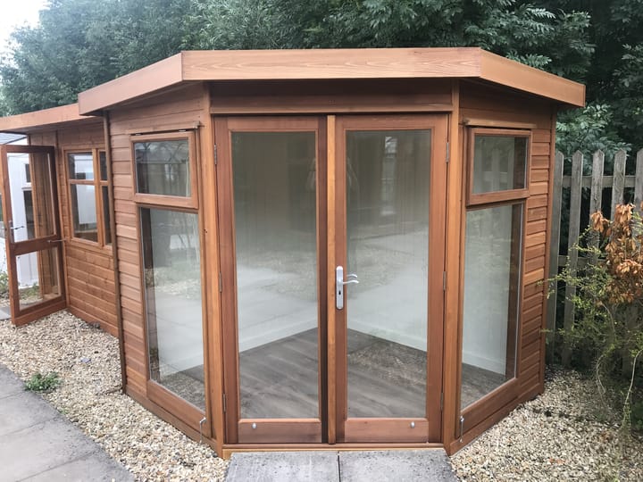 A 7ft x 7ft Studio Corner Pent looks stunning finished in Cedar cladding. The optional painted mdf lining and insulation and laminate flooring, really makes this garden room stand out.