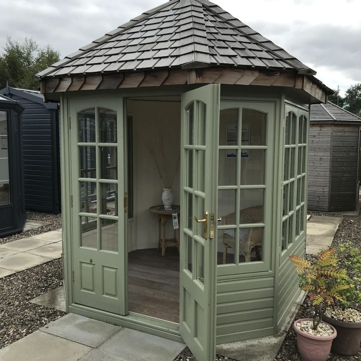 This 7ft 7in x 7ft 7in Hopton in optional Malvern Green painted finish looks absolutely stunning. The 'cottage' style arched windows really add a decorative touch. Optional Georgian window upgrade, cedar shingle roof, painted mdf lining and insulation, brass upgrade and laminate floor have also been added.