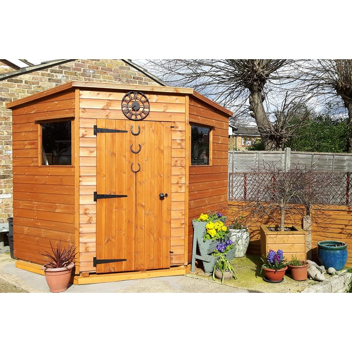 This 7ft x 7ft Bewdley Corner is constructed with Redwood cladding. You can choose to have the door hinged on the right or, as seen here hinged on the left.. 