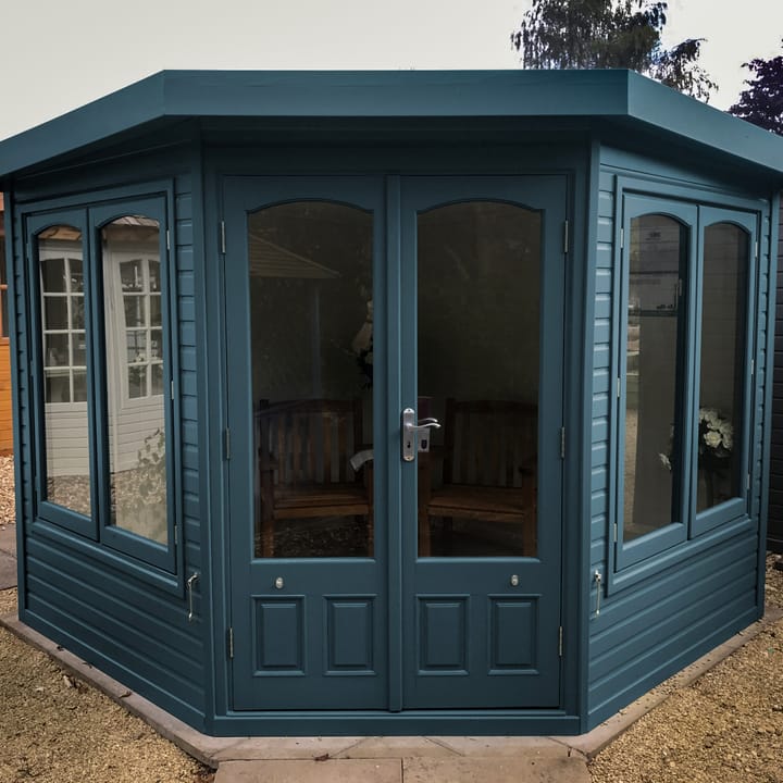 This 8ft x 8ft Harwood has been painted in Ocean Blue, one of the more striking and contemporary colours available in the cottage range. Optional laminate flooring have also been added.