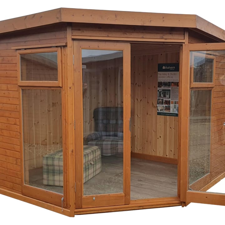 This 8ft x 8ft Malvern Studio Corner Pent is constructed in Redwood cladding, one of five cladding options available. Also pictured, is the optional tongue and groove lining & insulation, as well as the optional deluxe laminate floor.