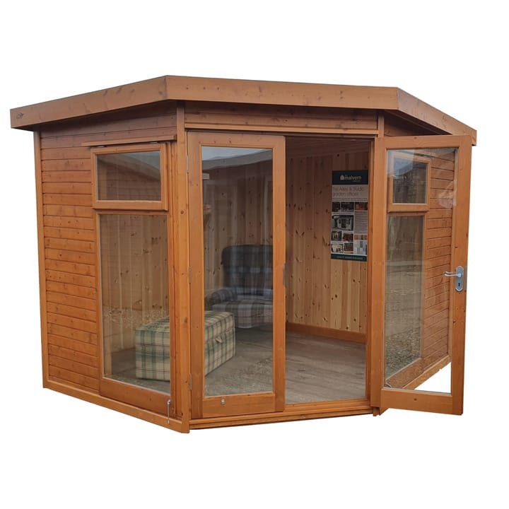 This 8ft x 8ft Malvern Studio Corner Pent is constructed in Redwood cladding, one of five cladding options available. Also pictured, is the optional tongue and groove lining & insulation, as well as the optional deluxe laminate floor.