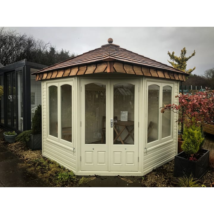 This 8ft x 8ft Malvern Clifton summerhouse is painted in Fern Green. Optional laminate flooring has also been added.