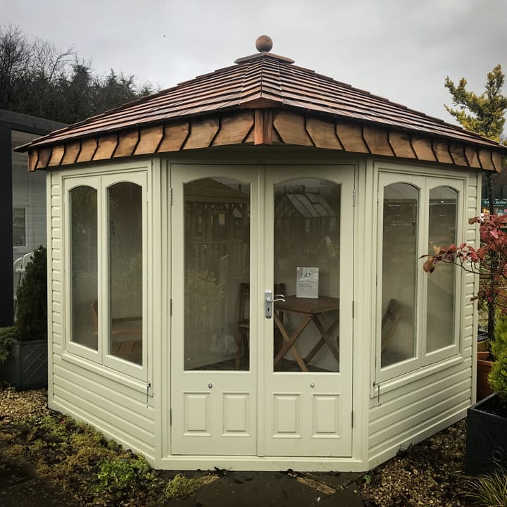 This 8ft x 8ft Malvern Clifton summerhouse is painted in Fern Green. Optional laminate flooring has also been added.