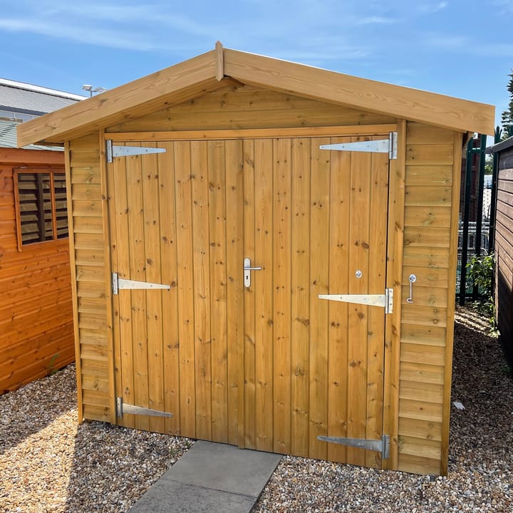 This 8ft x 12ft Malvern Heavy Duty Apex is constructed with heavy duty barnstyle cladding. Optional double door upgrade has been added. Ironmongery is available in chrome or as picture black.