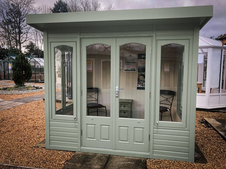 This 8ft x 6ft Stretton in optional 'Fern Green' painted finish looks absolutely stunning. The 'cottage' style arched windows really add a stylish touch. Optional painted mdf lining and insulation, laminate flooring and chrome upgrade have all been added.