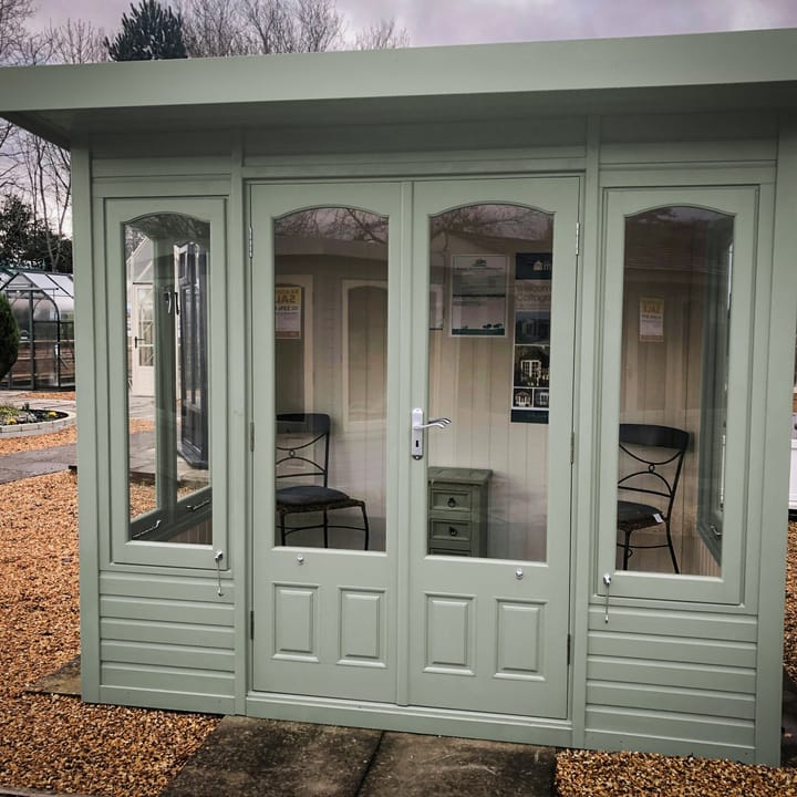This 8ft x 6ft Stretton in optional 'Fern Green' painted finish looks absolutely stunning. The 'cottage' style arched windows really add a stylish touch. Optional painted mdf lining and insulation, laminate flooring and chrome upgrade have all been added.
