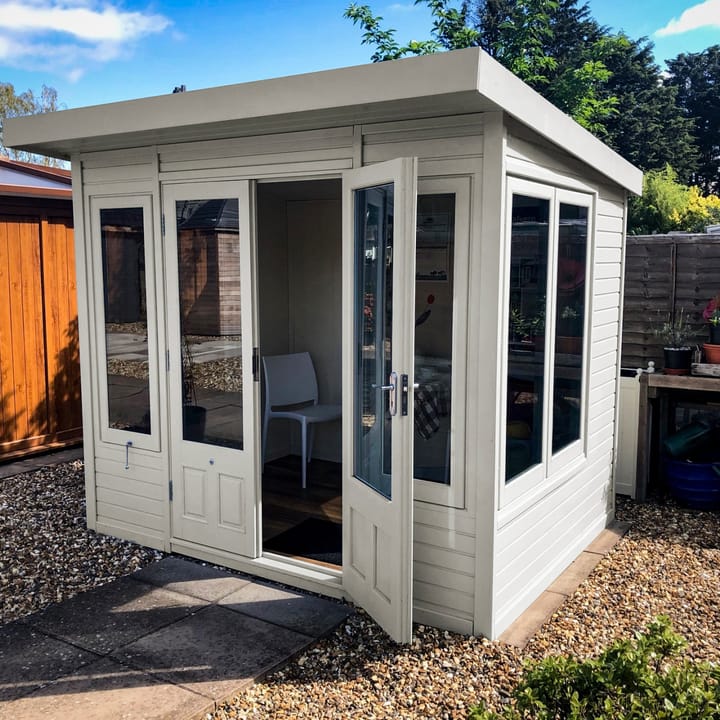 This 8ft x 6ft Malvern Stretton summerhouse is painted in optional Vintage White colour finish. Optional laminate flooring, painted mdf lining and insulation has also been added. Square top windows have been chosen, as has the optional tinted glass upgrade.
