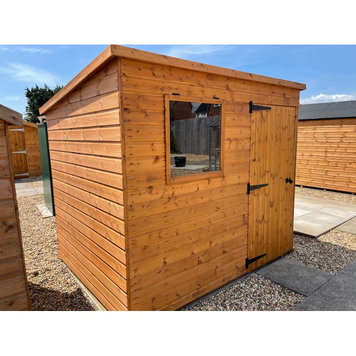 8ft x 6ft Bewdley Pent in Redwood on display at our Angmering branch. The door has been positioned on the front to the right of the window. Note the opening window, a standard feature on all Bewdley sheds.