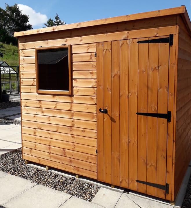 8ft x 6ft Bewdley Pent in Redwood on display at our Ponteland branch. The door has been positioned on the front to the right of the window. Note the opening window, a standard feature on all Bewdley sheds.