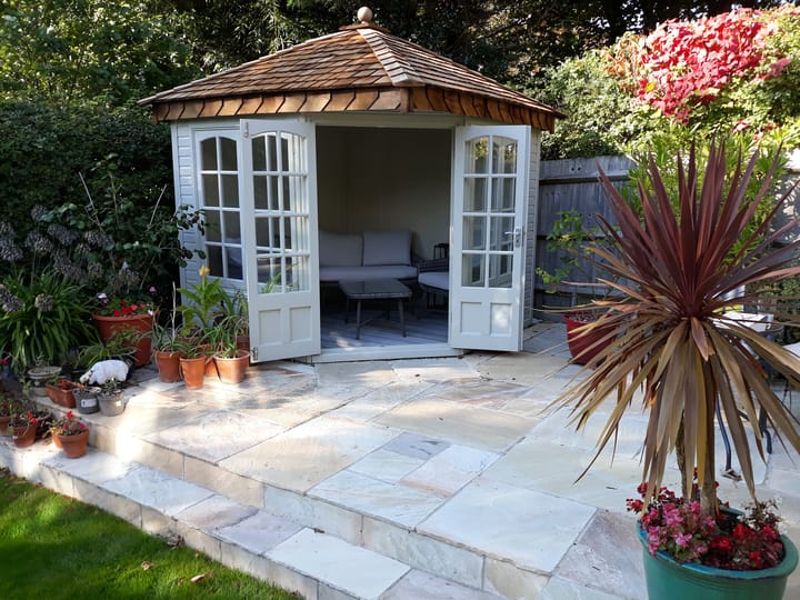 This 8ft x 8ft Clifton finds itself tucked away in a picturesque corner of this customers garden. Painted in Fern Green, the building has optional Georgian doors and windows and optional laminate flooring included.