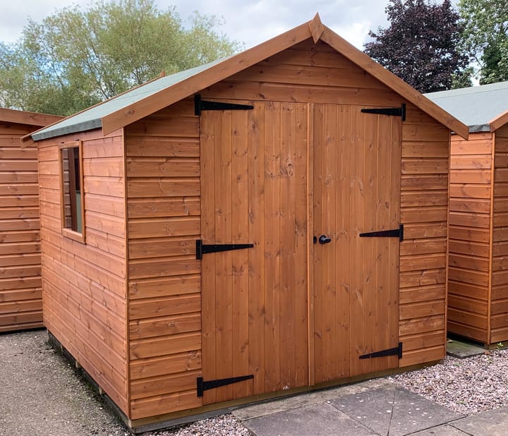 This 8ft x 8ft Bewdley Apex is constructed in Redwood. Green felt has been chosen for this particular building, but you can choose to have Black or Red felt should you prefer. An opening window is included as standard with the Bewdley range as pictured. This shed has had the optional double door upgrade added to the building.