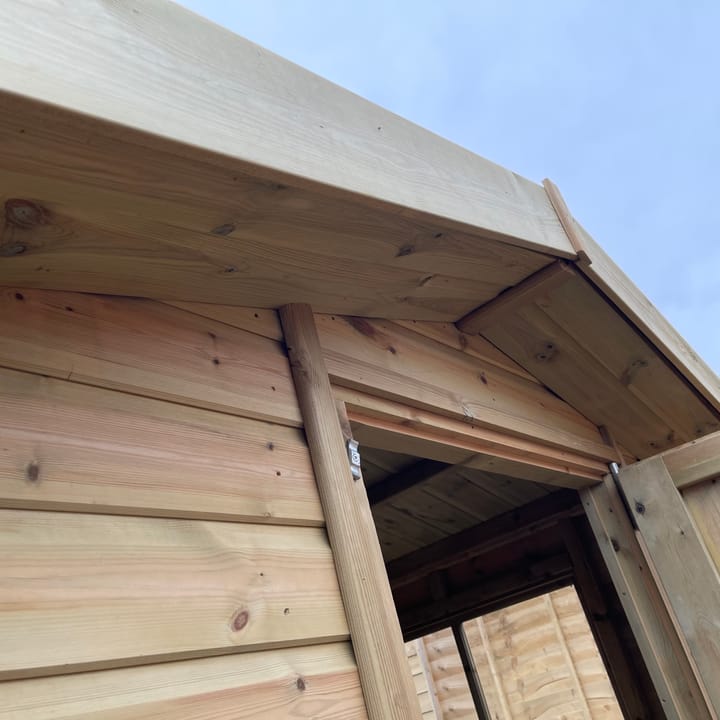 The roof overhang on the Heavy Duty sheds ensures the top of your door is sheltered from rainwater.