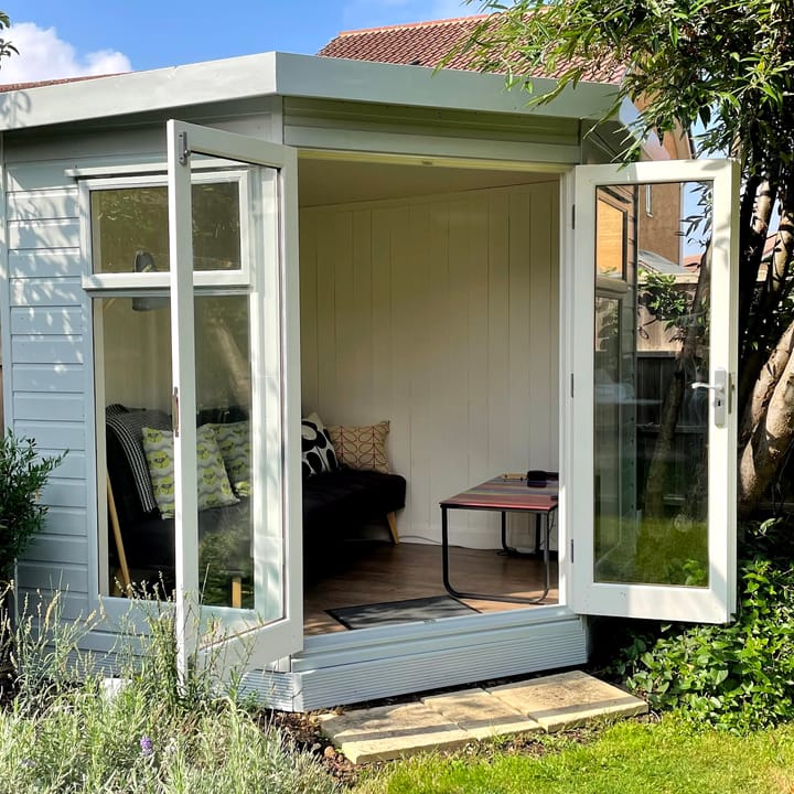 This 7 x 7 studio has been finished with optional painted finish. Painted MDF lining and insulation and a laminate floor.