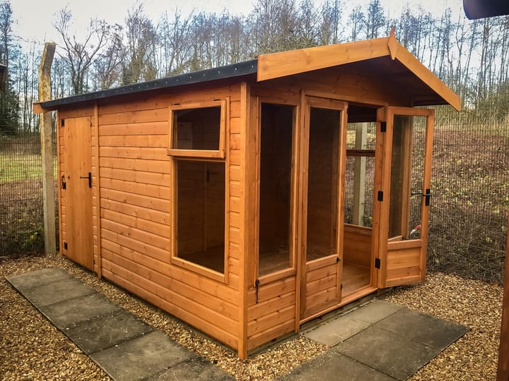 This 8ft x 8ft Newland Apex has the optional 4ft deep shed extension added, making the overall size of this building 8ft x 12ft. Other optional extras include; internal shed door, a heavy duty floor upgrade and pressure treated floor bearers. Redwood has been chosen for the cladding.