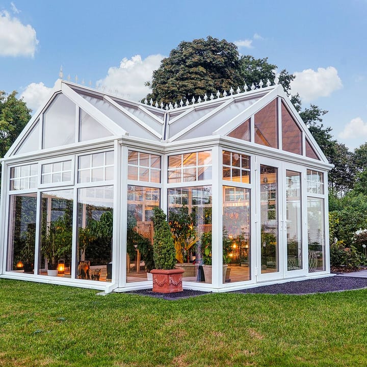 The Oxfordshire includes a polycarbonate roof as standard, you can choose to upgrade this to an optional deluxe glass roof should you wish to.
