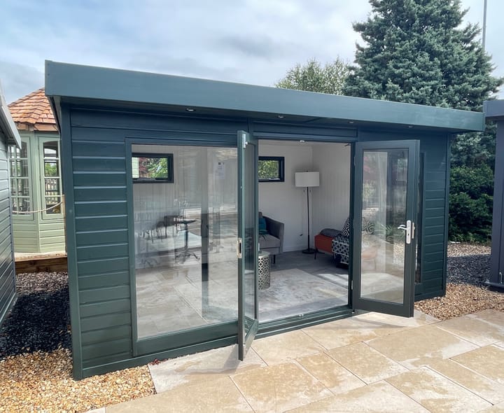 This Studio Flat measures 14ft wide x 10ft deep. Optional Green Black painted finish, painted mdf lining and insulation and laminate flooring are also on display.