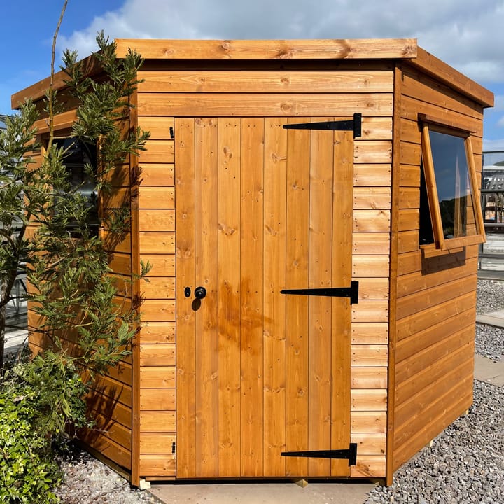 This 7ft x 7ft Bewdley Corner is constructed with Redwood cladding. You can choose to have the door hinged on the left or, as seen here hinged on the right. 