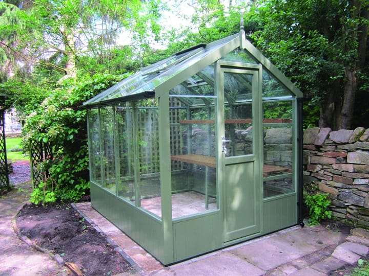 This 6ft x 8ft Swallow Kingfisher greenhouse has the optional '
Bracken' painted finish. Optional high level shelving and guttering has been added to this greenhouse.