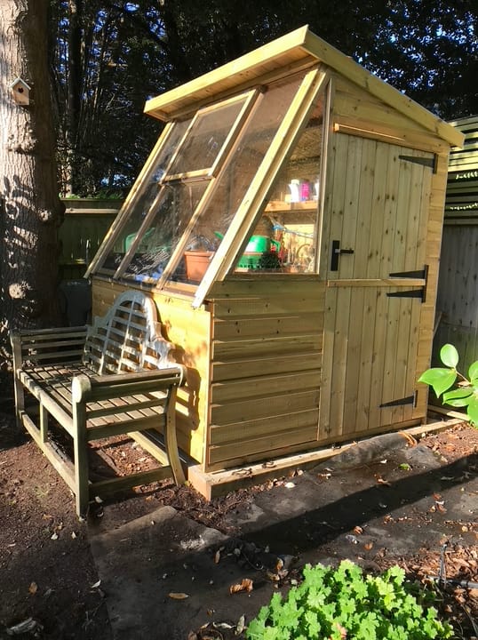 This 6ft x 6ft Malvern Potting shed is constructed in Heavy Duty Pressure Treated Redwood. The door has been positioned in the right-hand end with the optional stable door upgrade included.

The Solar is great for starting little seedlings and planting cuttings, the angled slope of the glazing allows direct sunlight onto the plants.