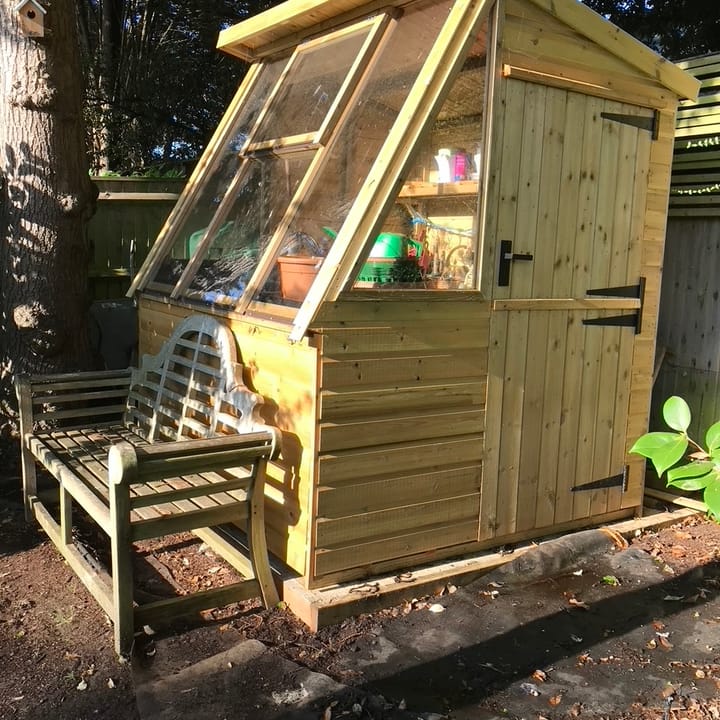 This 6ft x 6ft Malvern Potting shed is constructed in Heavy Duty Pressure Treated Redwood. The door has been positioned in the right-hand end with the optional stable door upgrade included.

The Solar is great for starting little seedlings and planting cuttings, the angled slope of the glazing allows direct sunlight onto the plants.